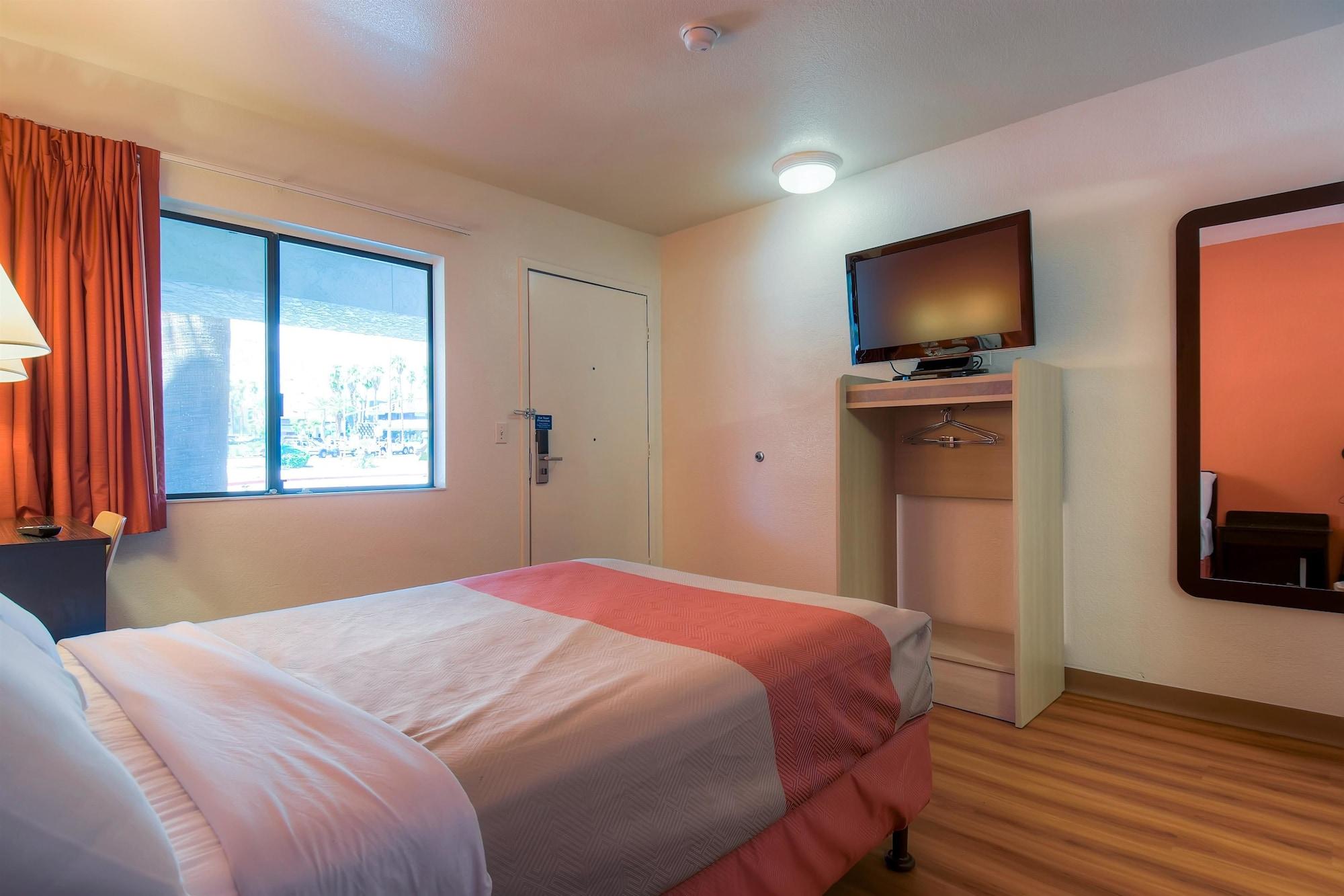 Motel 6-Palm Springs, Ca - Downtown ภายนอก รูปภาพ