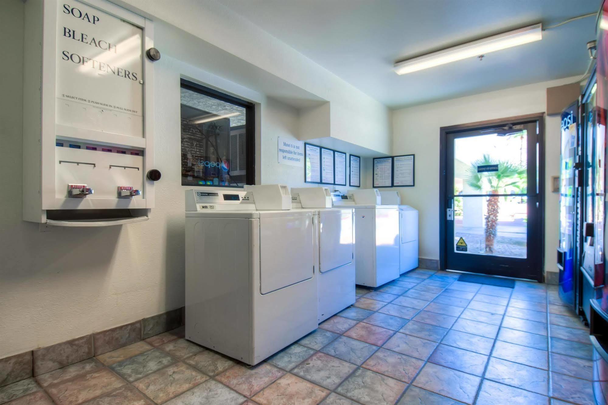 Motel 6-Palm Springs, Ca - Downtown ภายนอก รูปภาพ